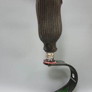 פרוטזה לרגל עם כף רגל אוגרת אנרגיה