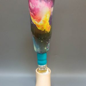 תותבת רגל ציבעונית